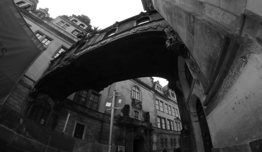 Przejście pod mostem w Dreźnie.