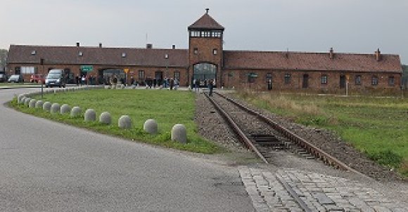 Obóz koncentracyjny ; obóz zagłady.