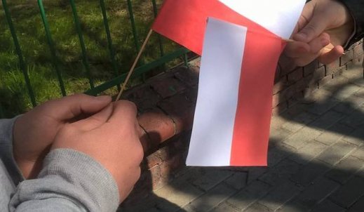 Biało – czerwone flagi udekorowały nasze miasto