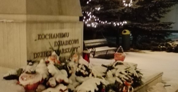 Pomnik Józefa Piłsudskiego, kiedy oświetlenie dało cudowny efekt.
