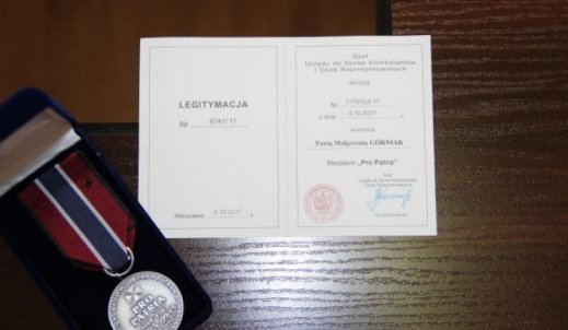 Dyrektor III Liceum Ogólnokształcącego im. K.K. Baczyńskiego w Białymstoku uhonorowana Medalem „Pro Patria”