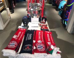 Oficjalny sklep Bayern'u, w którym zobaczyć można było najcenniejsze ze wszystkich trofeów - Puchar Ligi Mistrzów.