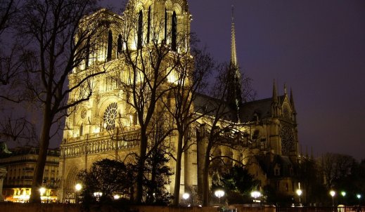 Płonie Katedra Notre Dame