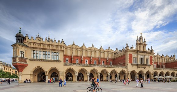 https://krakow.travel/54-krakow-sukiennice